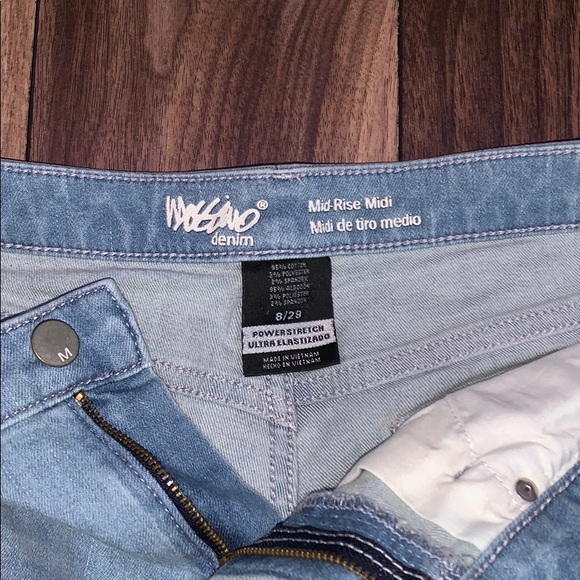 𝙼𝚊𝚜𝚜𝚒𝚖𝚘 𝚜𝚑𝚘𝚛𝚝𝚜-𝚖𝚒𝚍 𝚛𝚒𝚜𝚎 - Picture 3 of 3